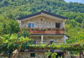 Villa Semeder has Balcony rooms