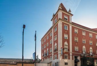 V Dinastia allows 18 year olds to book a room