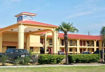 Howard Johnson by Wyndham Houston Heights/Downtown has Smoking rooms