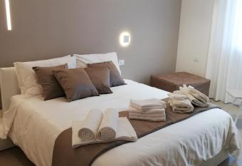 Maison Saint Honor   has Balcony rooms