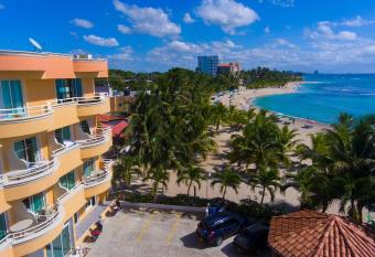 Aparta Hotel Caribe Paraiso allows 18 year olds to book a room