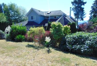 The Inn on Stephens Bay allows 18 year olds to book a room