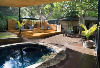 Adelaide Brownhill Creek Tourist Park has Balcony rooms