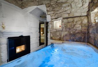 Eg   Salento has rooms with a private hot tub
