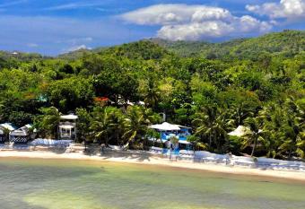 Casa de la Playa Beach Resort allows 18 year olds to book a room