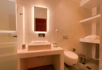 The Muses of Santorini Private Jacuzzi Suites allows 18 year olds to book a room