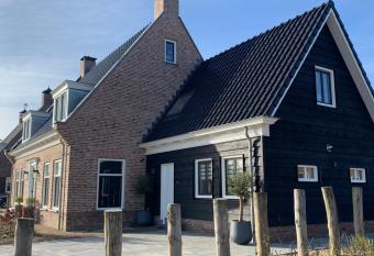 Logies Zen & Zilt Veere allows 18 year olds to book a room