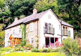 Kingsley Cottage B & B allows 18 year olds to book a room