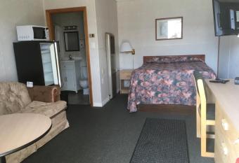 Winkys Motel allows 18 year olds to book a room