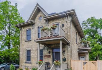 Evanndor has Balcony rooms
