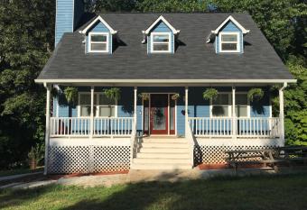 Flint Hill has Balcony rooms