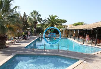 Hotel Pinhal do Sol allows 18 year olds to book a room