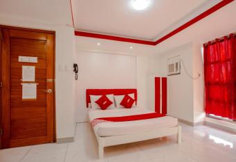 RedDoorz at DBuilders Rooms Lower Bicutan has Balcony rooms