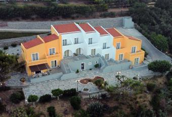 9 Muses has Balcony rooms