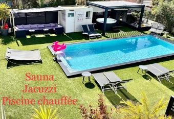 H  tel et Appartement Eden Cassis allows 18 year olds to book a room