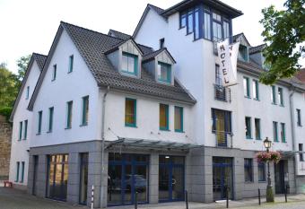 Hotel Am Schlosstor allows 18 year olds to book a room