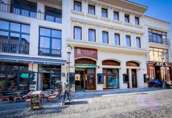 New Era Hotel Old Town Public parking with fee within 7 minutes walking allows 18 year olds to book a room