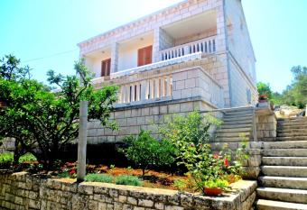 Apartments Toncic has Balcony rooms