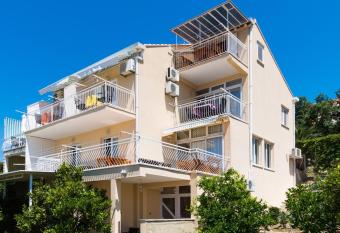 Apartments Klai   has Balcony rooms