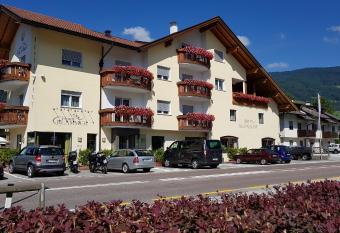 Hotel Klammer has Balcony rooms