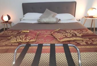 Mary House has Balcony rooms