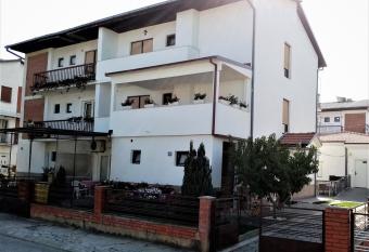 Apartment Elmari has Balcony rooms