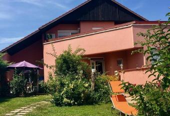 Balatonalm  di Apartmanh  z has Balcony rooms