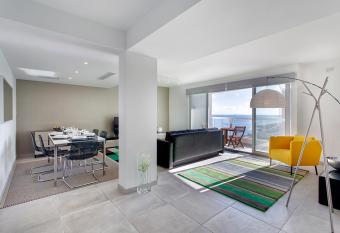 Marvellous Seafront Apartment allows 18 year olds to book a room