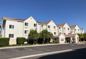 Microtel Inn & Suites by Wyndham Morgan Hill/San Jose Area allows 18 year olds to book a room