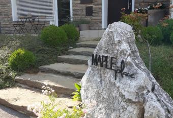 MAPLE place has Balcony rooms