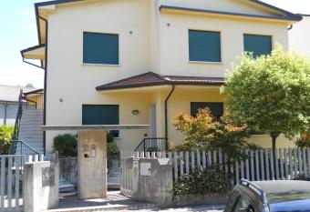  allows 18 year olds to book a room