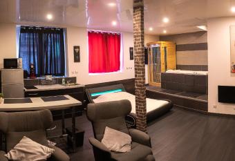 Appartement luxury spa allows 18 year olds to book a room