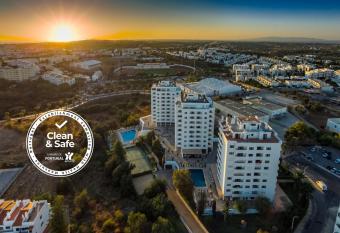 Janelas do Mar Apartamentos Turisticos allows 18 year olds to book a room