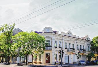 Hotel 52 allows 18 year olds to book a room