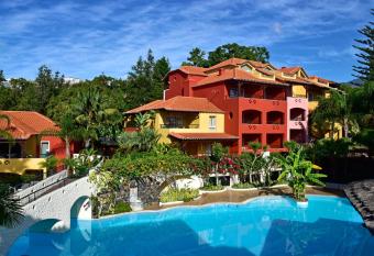 Pestana Village Garden Hotel allows 18 year olds to book a room