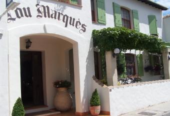 Hotel Lou Marqu  s allows 18 year olds to book a room