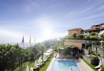 Villa Orselina - Small Luxury Hotel has rooms with a private hot tub