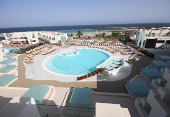 HD Beach Resort has Balcony rooms