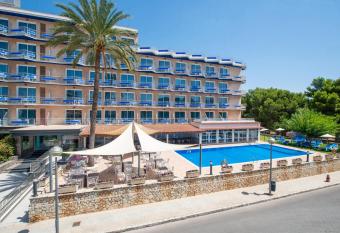 NURA Boreal allows 18 year olds to book a room