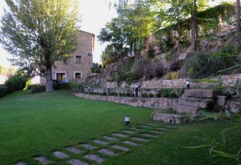 Casa Rural ALCARRE  A allows 18 year olds to book a room