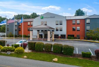 Holiday Inn Express Dublin allows 18 year olds to book a room