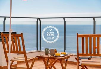 Apartamento Lobo Marinho by An Island Apart allows 18 year olds to book a room