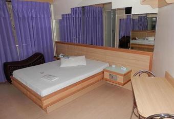 Hotel Primor (Adult Only) has rooms with a private hot tub