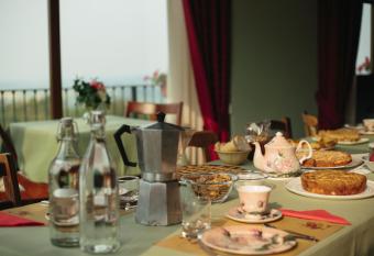 Alle tre Colline has Balcony rooms