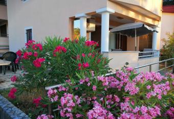 KRK Kova  evi   has Balcony rooms