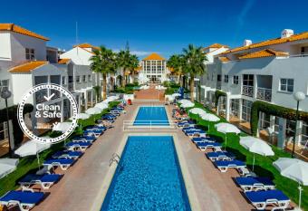 Club Ouratlantico allows 18 year olds to book a room