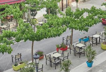 Alexis s House has Balcony rooms