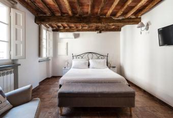 Residenza i Pini has Balcony rooms