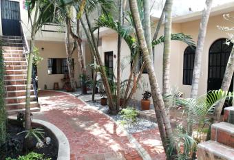 Jard  n San Pancho has Smoking rooms