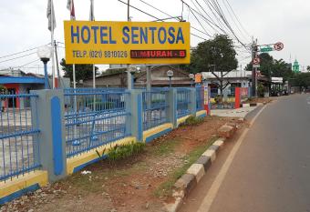 Sentosa Hotel & Restaurant - tersertifikasi CHSE dari Kementerian Pariwisata dan Ekonomi Kreatif has Balcony rooms